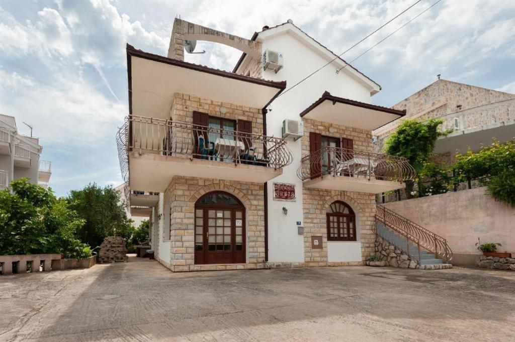 Maribela Apartments Трогир Екстериор снимка