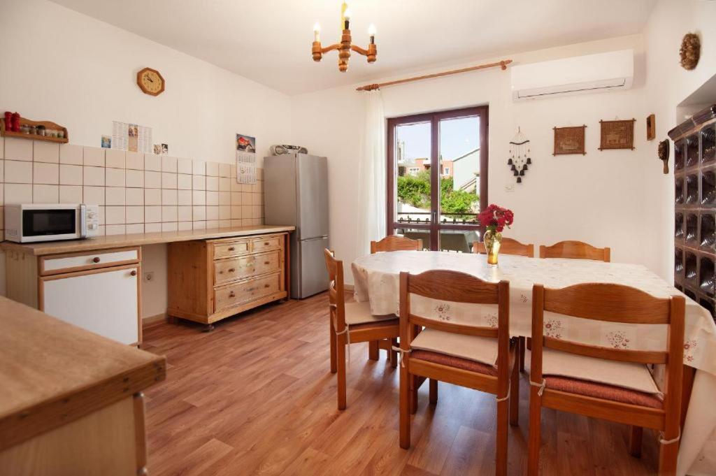 Maribela Apartments Трогир Екстериор снимка