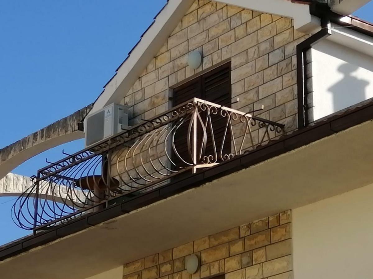Maribela Apartments Трогир Екстериор снимка